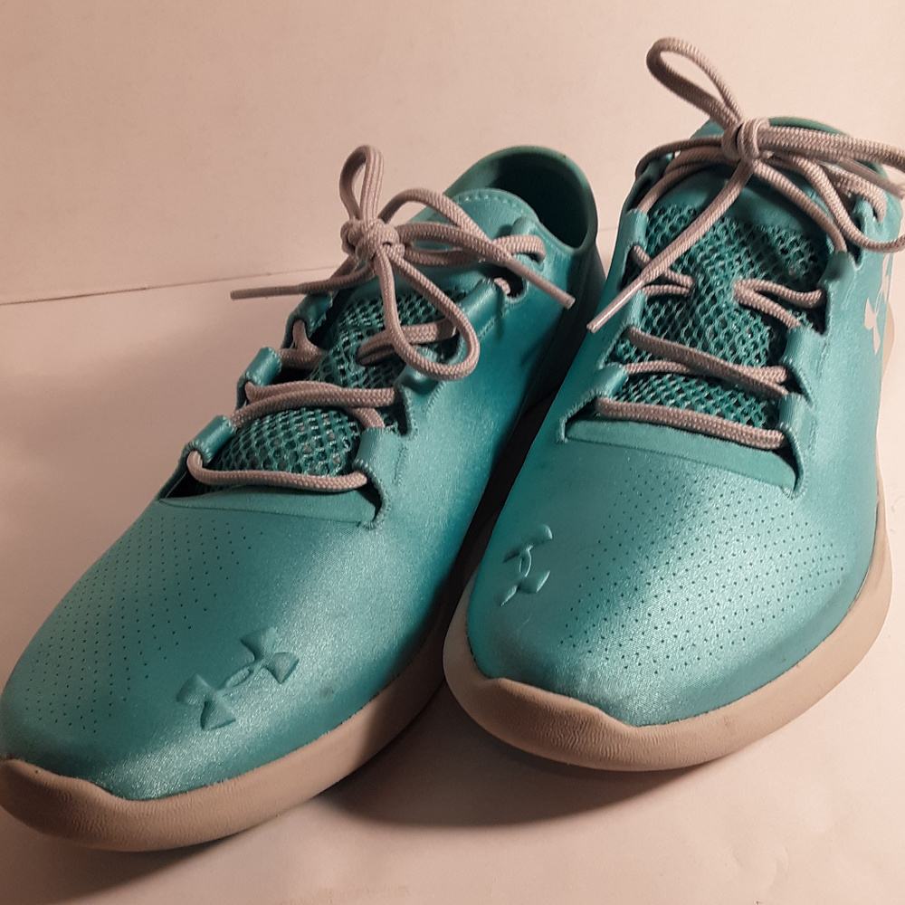 UNDER ARMOUR Speedform walking sport shoes size 7Y